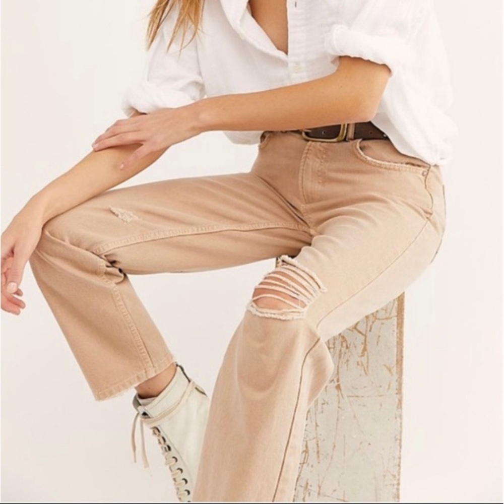 We The Free Dakota Straight Leg Tan Khaki Distressed Jean Free People - Size: 30